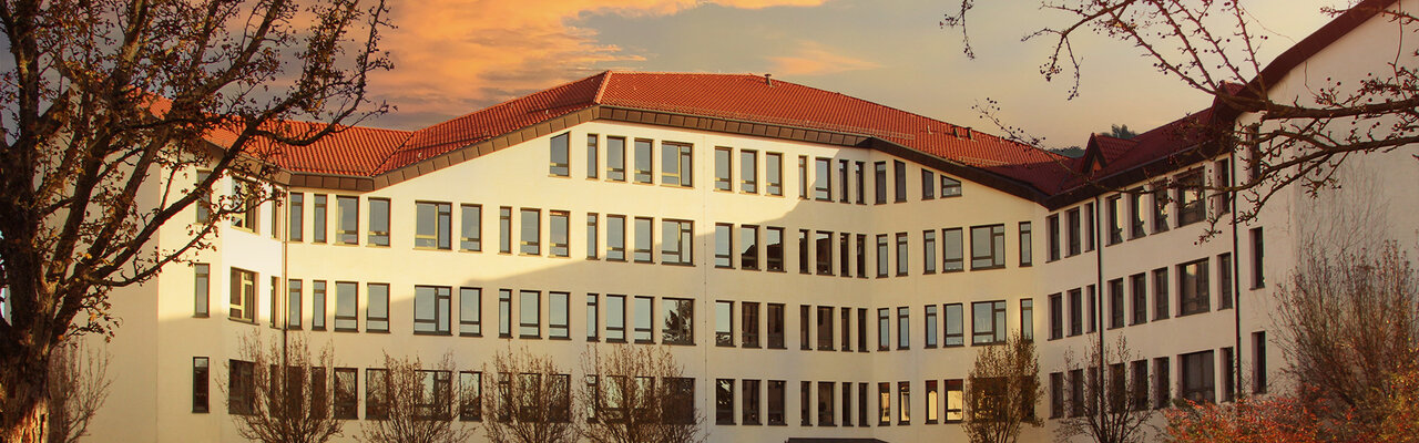 Vorderansicht des Finanzamts Schwabach